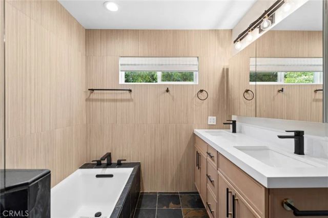 299 Mesa Drive, Costa Mesa, CA 92627