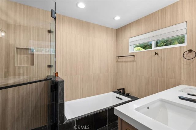 299 Mesa Drive, Costa Mesa, CA 92627