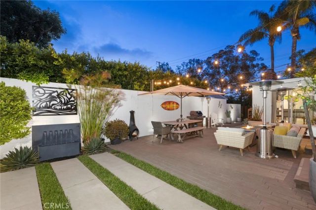 299 Mesa Drive, Costa Mesa, CA 92627