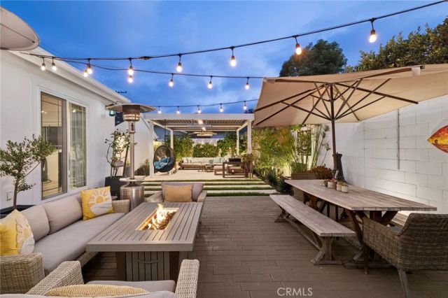 299 Mesa Drive, Costa Mesa, CA 92627