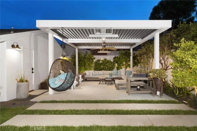 299 Mesa Drive, Costa Mesa, CA 92627