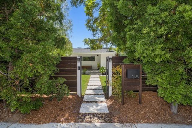 299 Mesa Drive, Costa Mesa, CA 92627