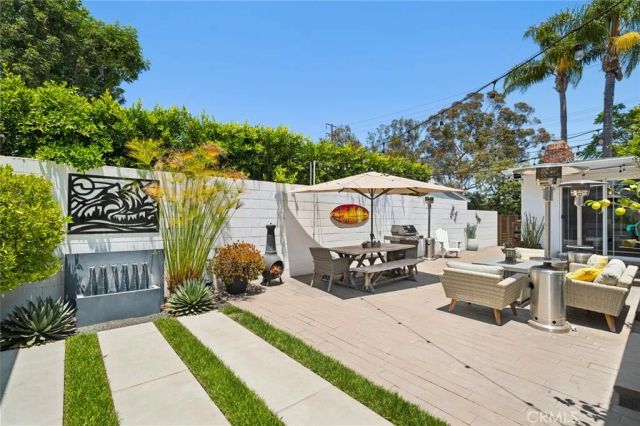 299 Mesa Drive, Costa Mesa, CA 92627