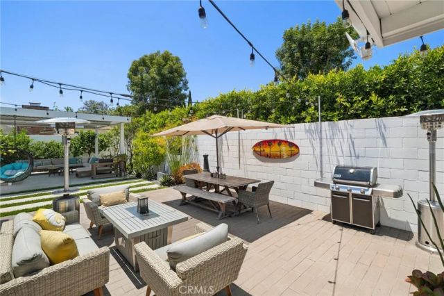 299 Mesa Drive, Costa Mesa, CA 92627