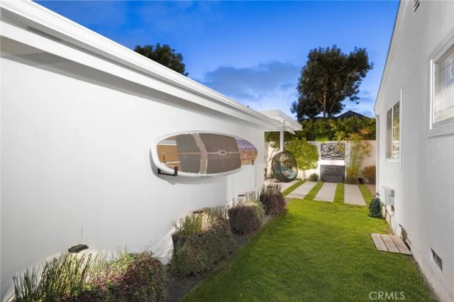 299 Mesa Drive, Costa Mesa, CA 92627