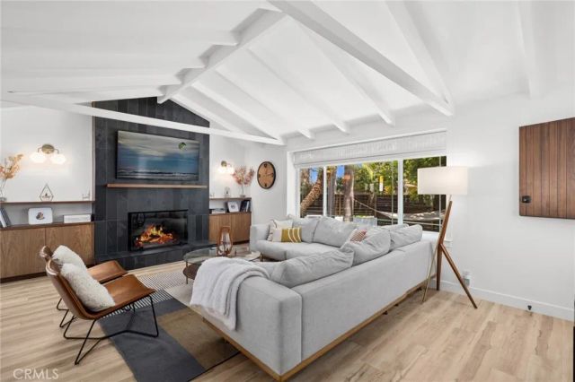 299 Mesa Drive, Costa Mesa, CA 92627