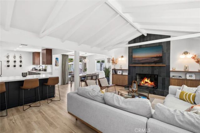 299 Mesa Drive, Costa Mesa, CA 92627