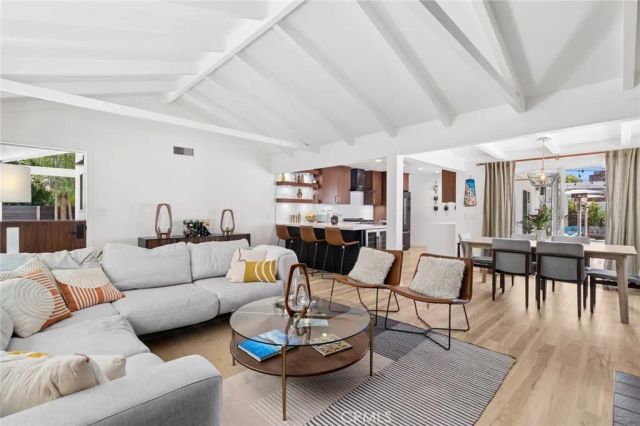299 Mesa Drive, Costa Mesa, CA 92627