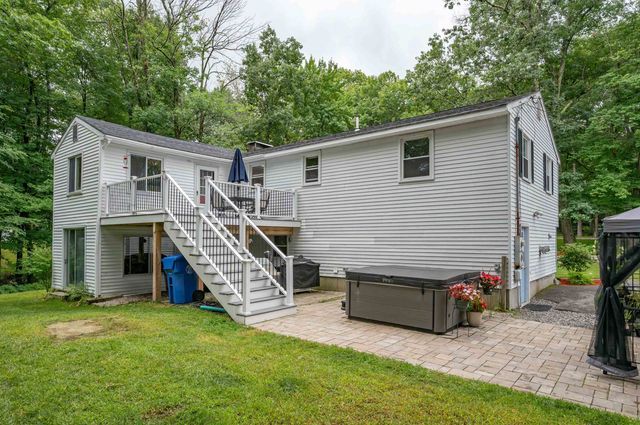 72 Hovey Road, Londonderry, NH 03053