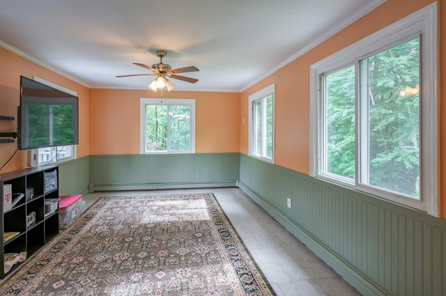 72 Hovey Road, Londonderry, NH 03053