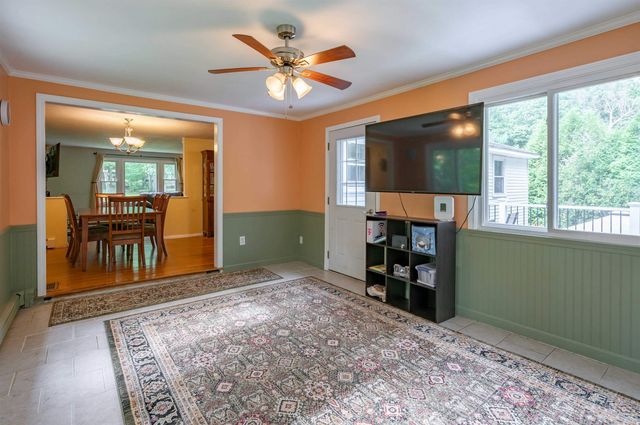 72 Hovey Road, Londonderry, NH 03053
