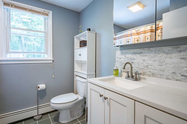 72 Hovey Road, Londonderry, NH 03053