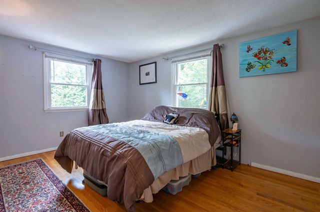 72 Hovey Road, Londonderry, NH 03053