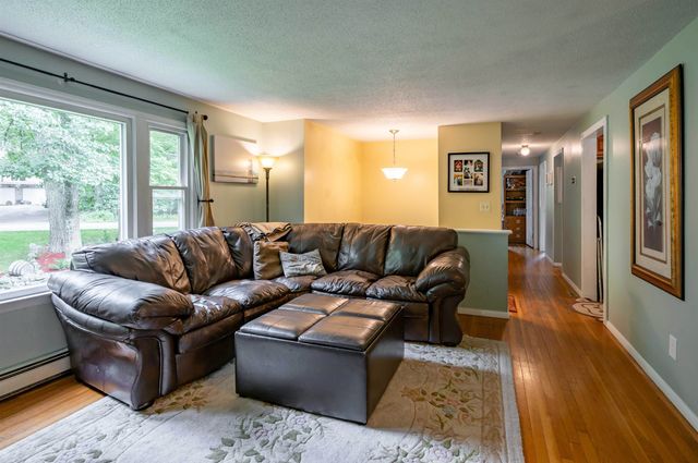 72 Hovey Road, Londonderry, NH 03053