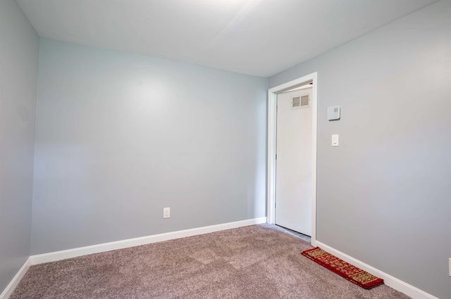 72 Hovey Road, Londonderry, NH 03053