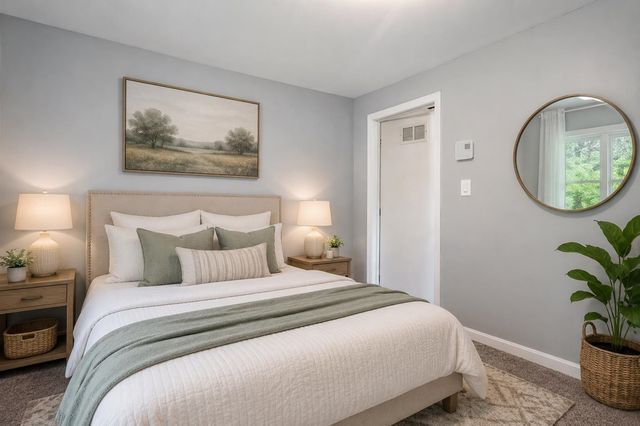 72 Hovey Road, Londonderry, NH 03053