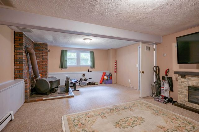 72 Hovey Road, Londonderry, NH 03053