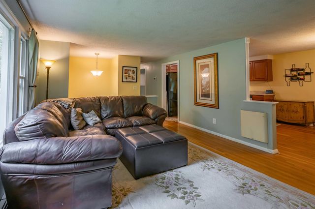72 Hovey Road, Londonderry, NH 03053