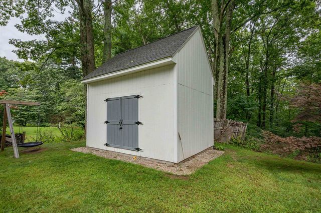 72 Hovey Road, Londonderry, NH 03053