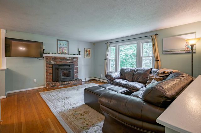 72 Hovey Road, Londonderry, NH 03053
