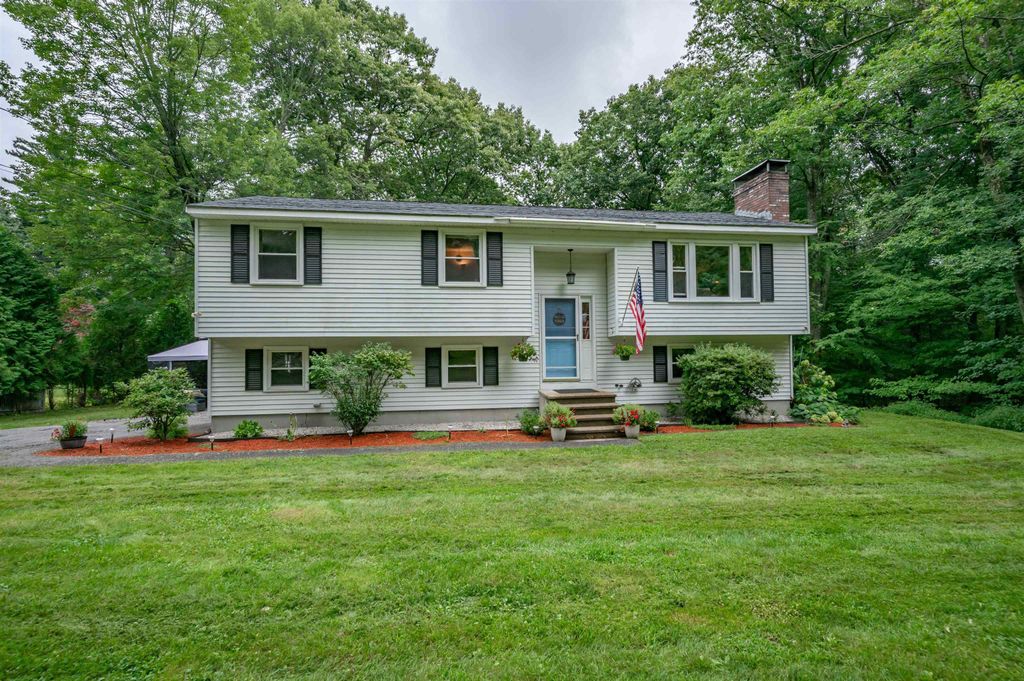 72 Hovey Road, Londonderry, NH 03053