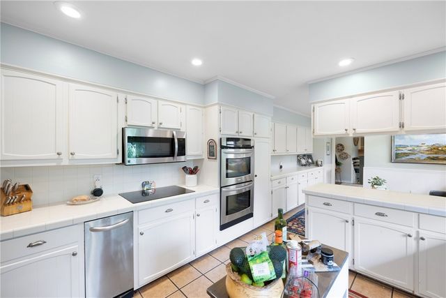 214 N Shore Drive, Russellville, AR 72802