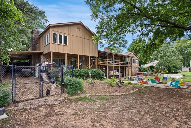 214 N Shore Drive, Russellville, AR 72802