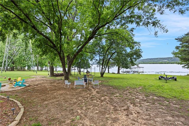 214 N Shore Drive, Russellville, AR 72802