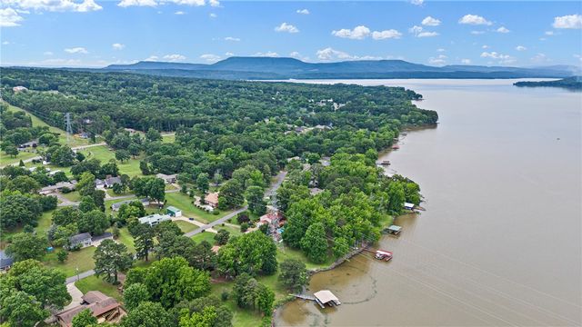 214 N Shore Drive, Russellville, AR 72802