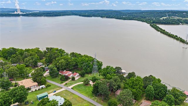214 N Shore Drive, Russellville, AR 72802