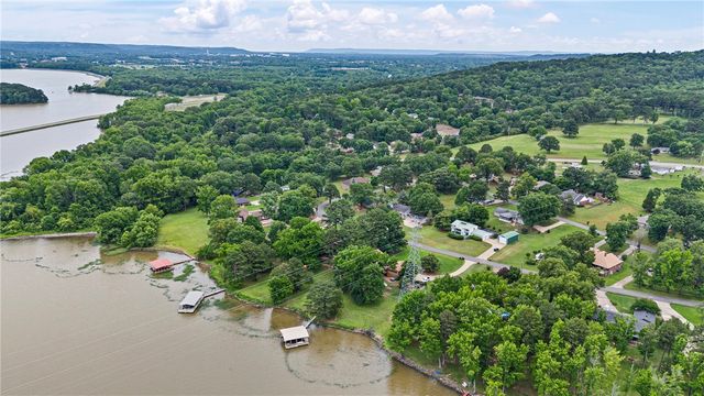 214 N Shore Drive, Russellville, AR 72802