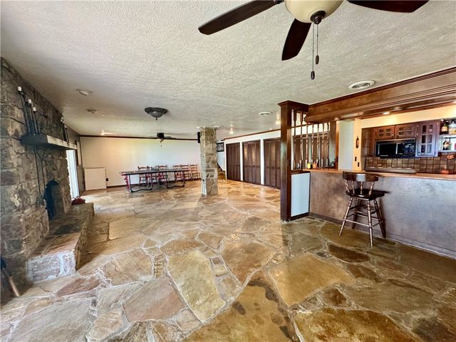 214 N Shore Drive, Russellville, AR 72802