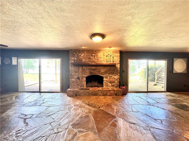 214 N Shore Drive, Russellville, AR 72802