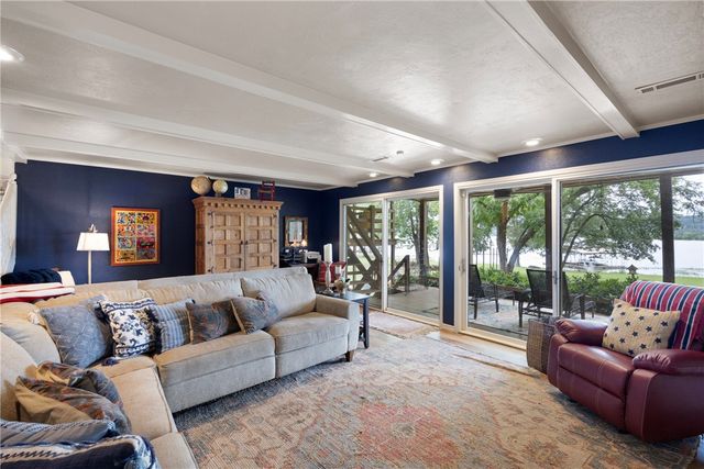 214 N Shore Drive, Russellville, AR 72802