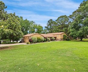 214 N Shore Drive, Russellville, AR 72802