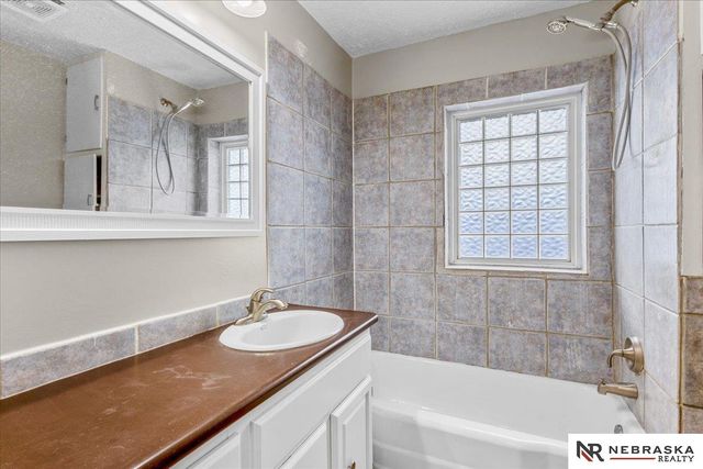4548 Lowell Avenue, Lincoln, NE 68506