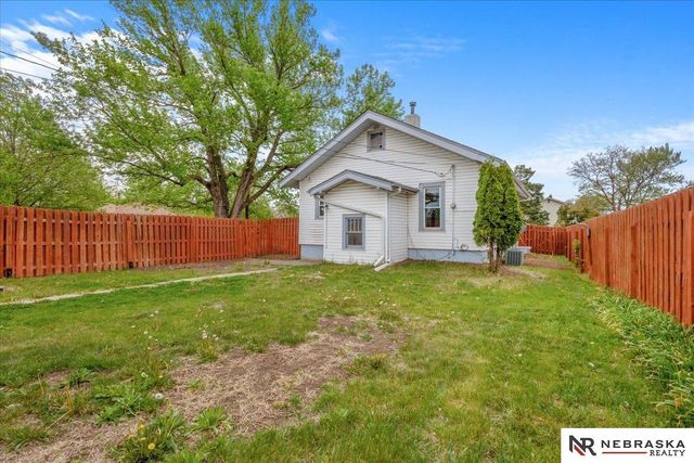 4548 Lowell Avenue, Lincoln, NE 68506