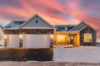 2337 Coventry Circle S, Sycamore, IL 60178