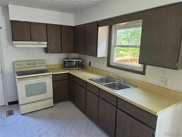 726 Lake Avenue, Collinsville, IL 62234