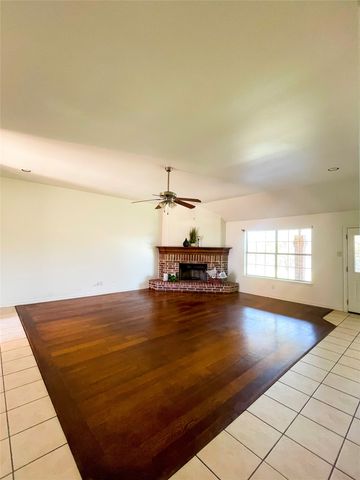 1110 Woodside Lane, Seagoville, TX 75159