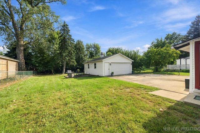 647 E Prairie Avenue, Lombard, IL 60148