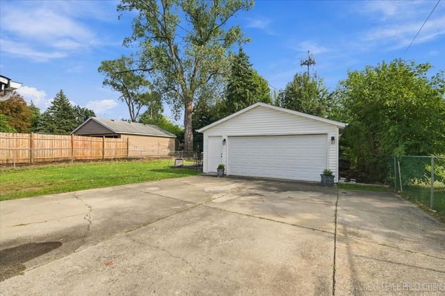 647 E Prairie Avenue, Lombard, IL 60148