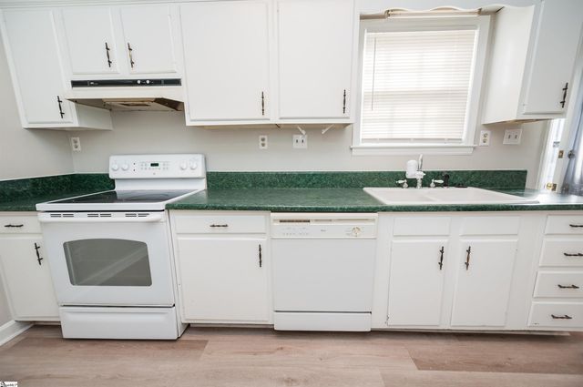 1466 B Dover Road, Spartanburg, SC 29301