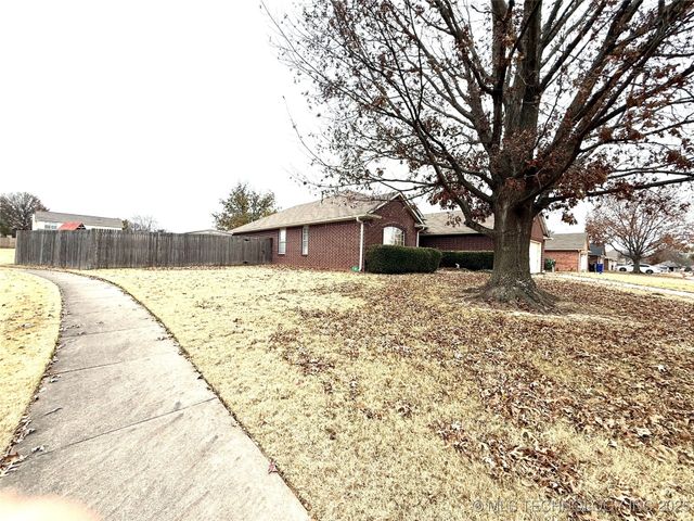 213 W Charleston Street, Broken Arrow, OK 74011