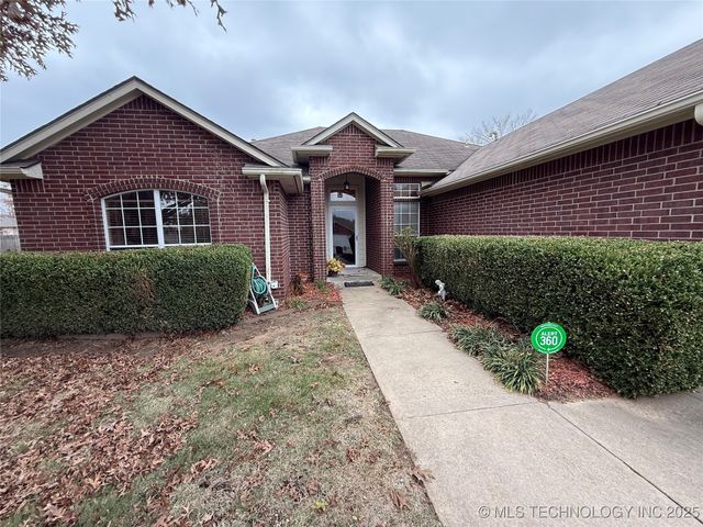 213 W Charleston Street, Broken Arrow, OK 74011
