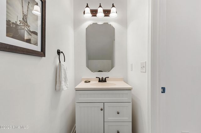 1042 Lake Norman Lane, Leland, NC 28451