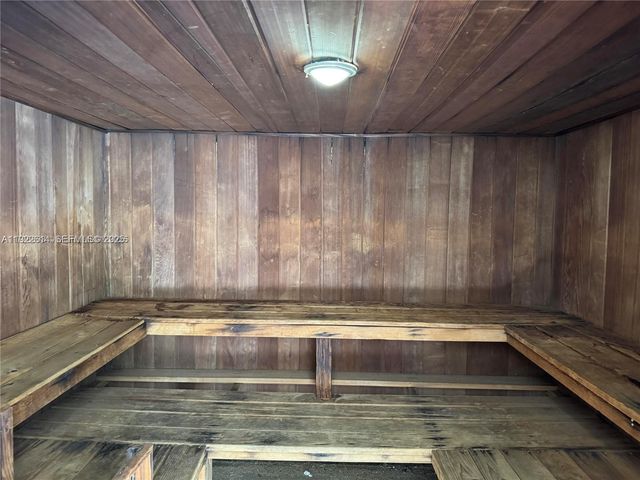 2970 NE 16th Ave 111, Oakland Park, FL 33334