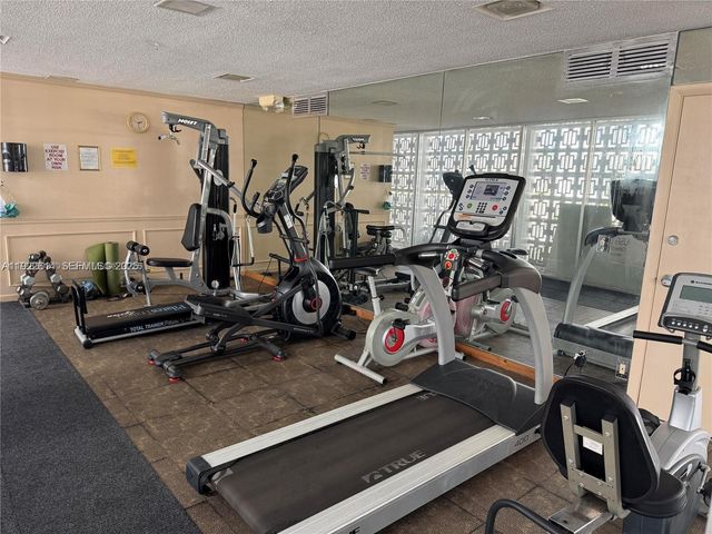 2970 NE 16th Ave 111, Oakland Park, FL 33334