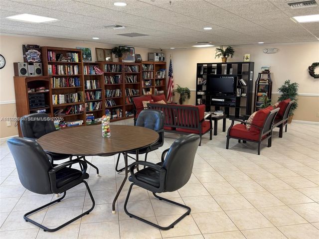 2970 NE 16th Ave 111, Oakland Park, FL 33334