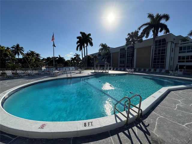 2970 NE 16th Ave 111, Oakland Park, FL 33334